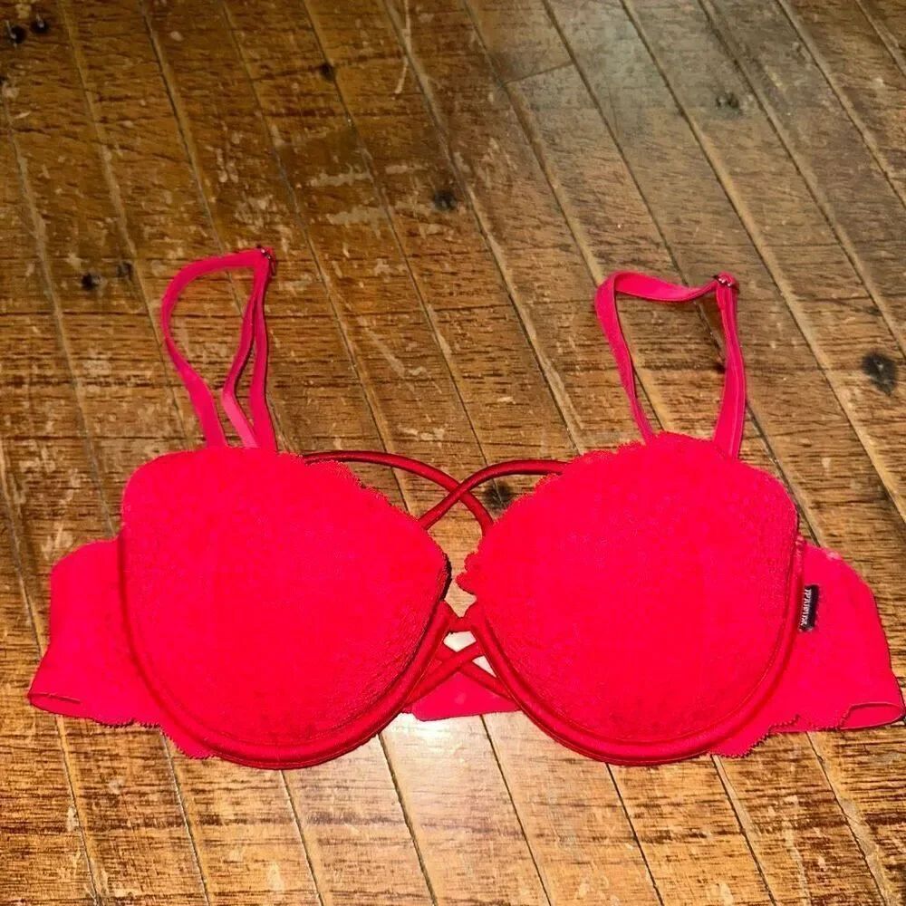 Victoria’s Secret red hot sexy date night 34B push-up bra